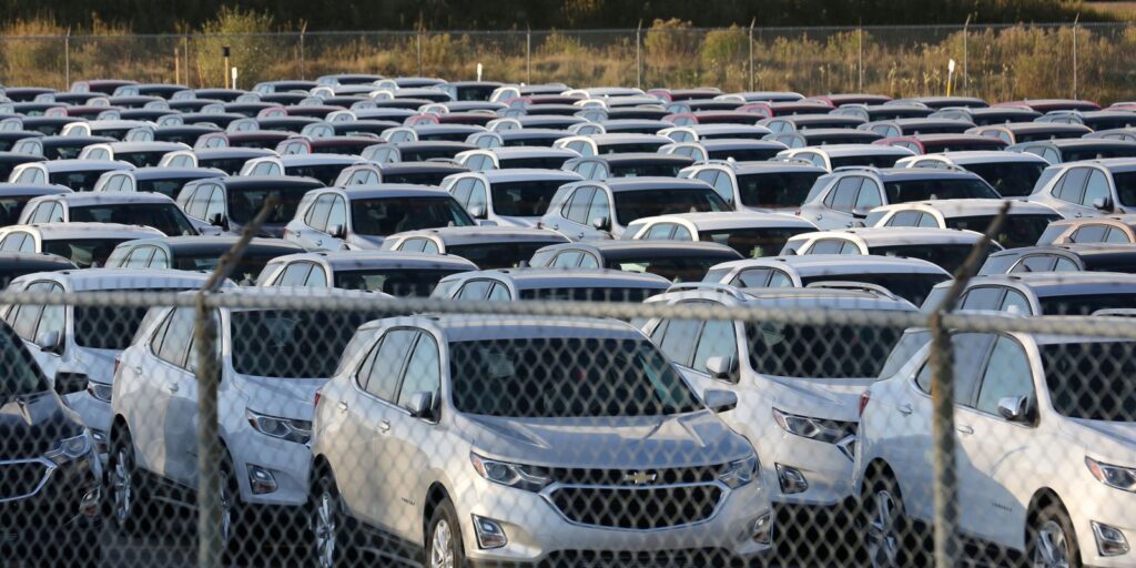 Carros da Ford estacionados - Contabiehl