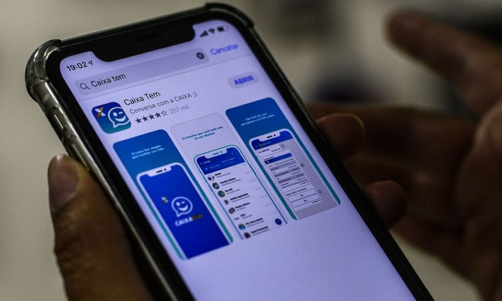 Celular com aplicativo do Caixa Tem - Contabiehl