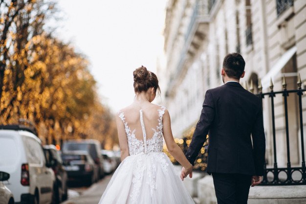Casal com roupa de casamento - Contabiehl