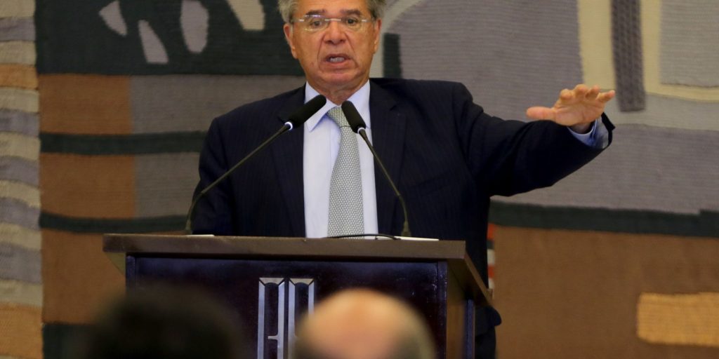 dolar-alto-estimula-investimentos-no-pais,-diz-ministro