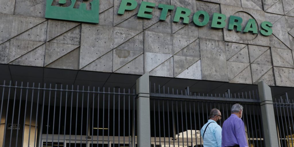 petrobras-encontra-petroleo-em-poco-na-bacia-de-santos