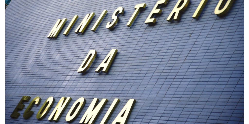 guedes-nomeia-daniella-marques-como-nova-secretaria-especial