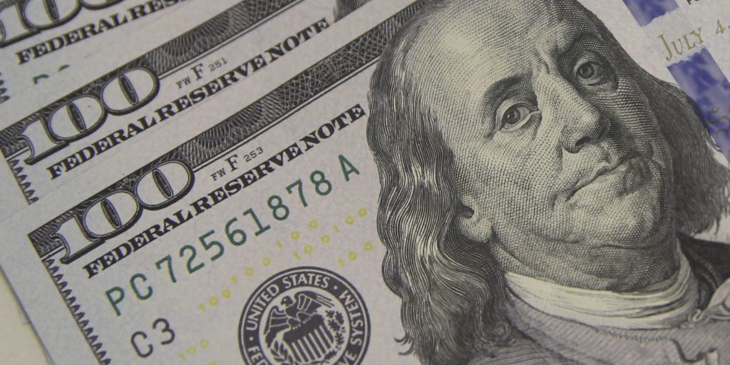 dolar-cai-para-r$-4,74-e-atinge-menor-valor-desde-o-inicio-da-pandemia