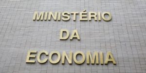 reajuste-para-funcionalismo-sera-decidido-ate-junho,-diz-tesouro