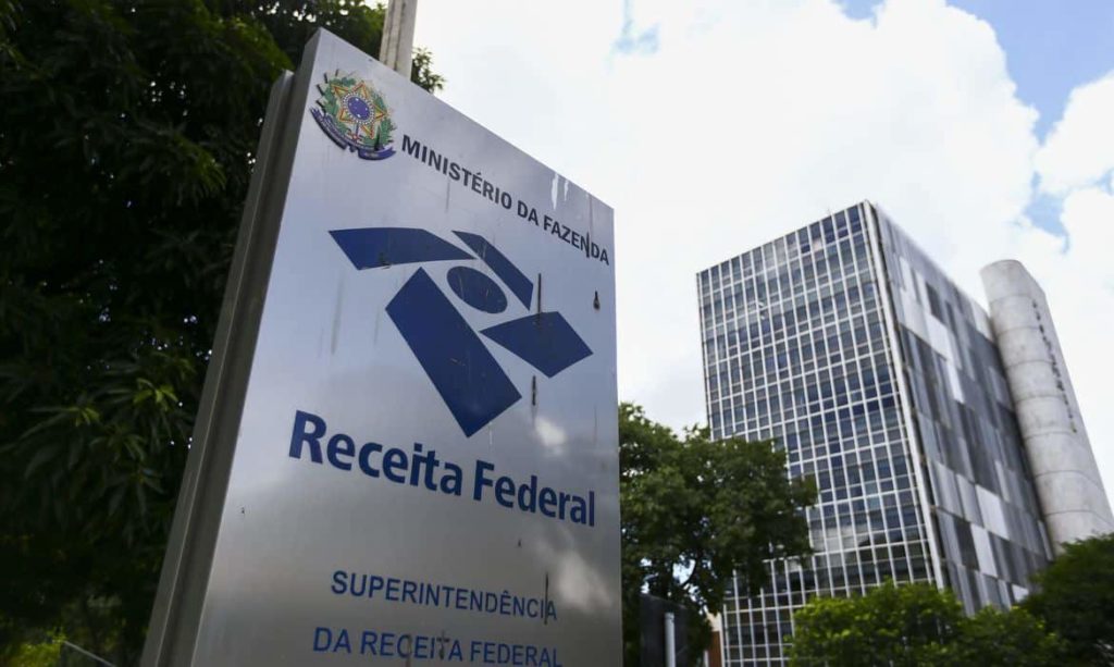 alerta:-receita-federal-pode-parar-a-partir-de-maio-por-falta-de-recursos