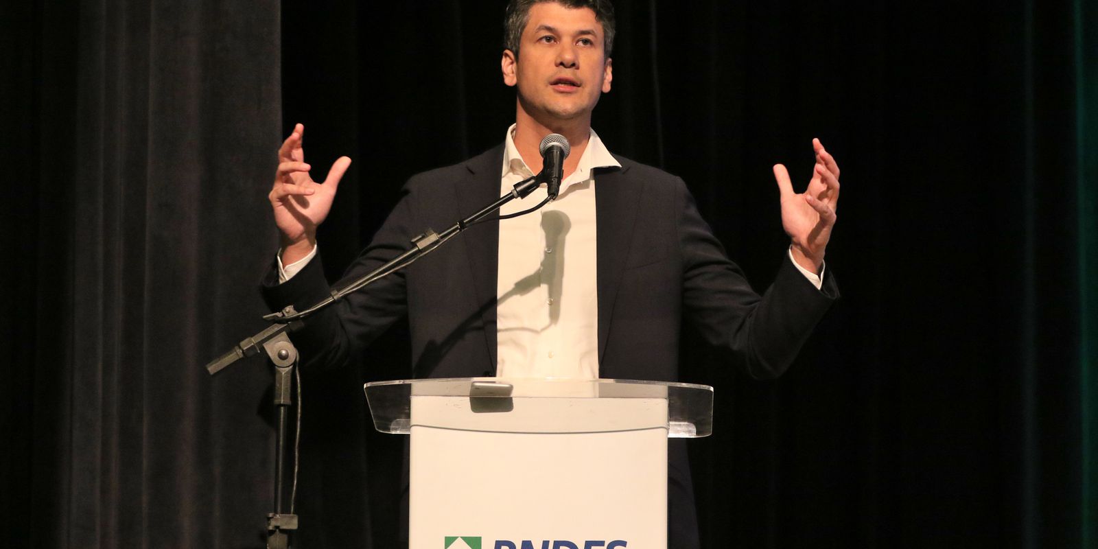 bndes-e-um-hub-de-desenvolvimento-para-o-brasil,-diz-montezano