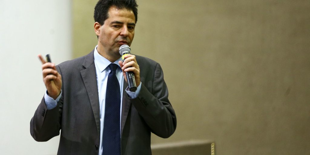 ministro-defende-aperfeicoamento-de-marcos-legais-do-setor-energetico